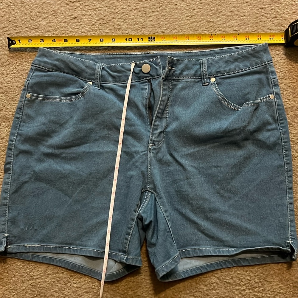 Faded Glory light denim short